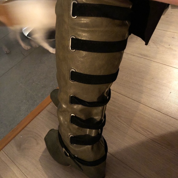 Boots - Picture 2 of 3